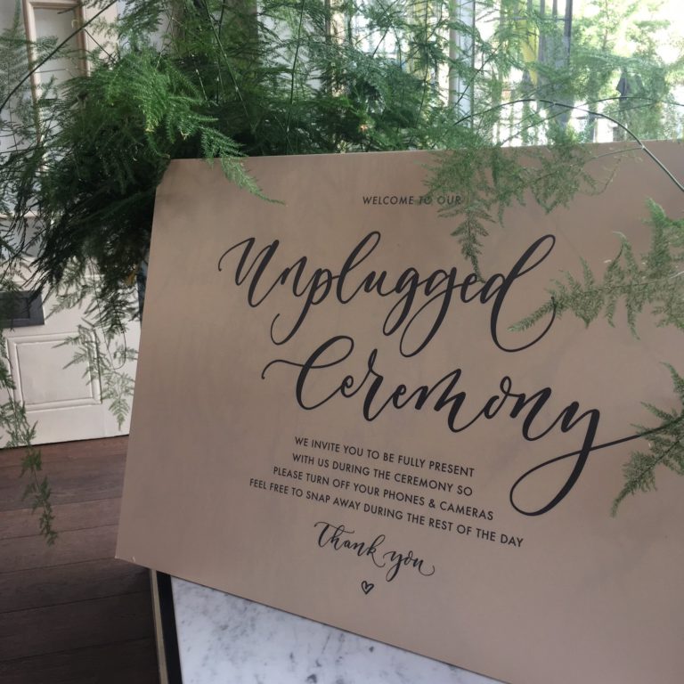 How to choose a special Signage for your wedding