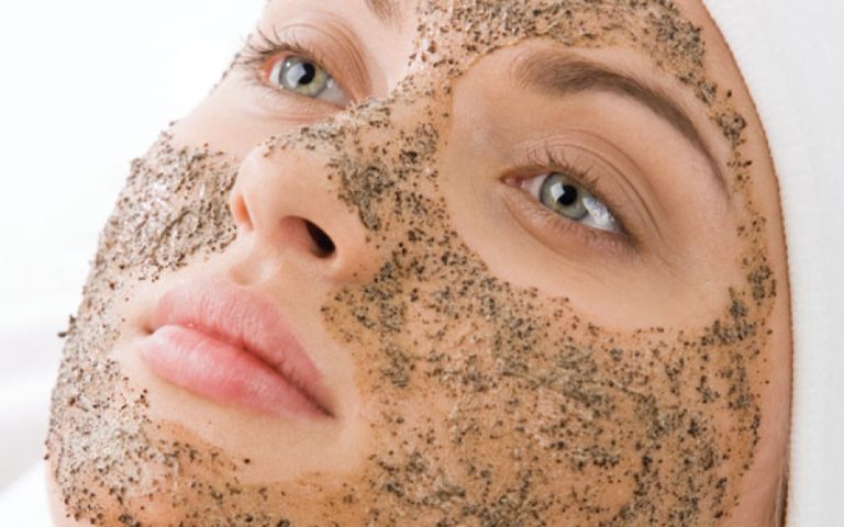 6 Benefits of Facial Scrubs & How to Use Them Right